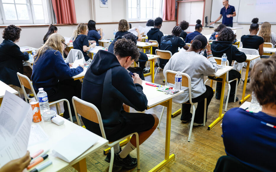 Bac et brevet français 2027 : l’orthographe pourrait désormais coûter des points dans toutes les matières