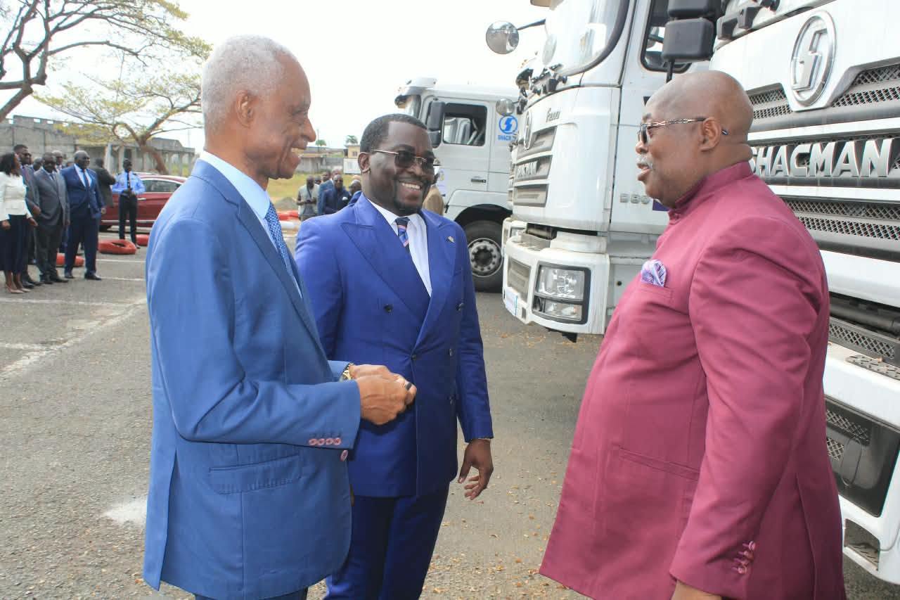 Libreville : la mairie Eugène M’BA, muscle la lutte contre l’insalubrité avec de nouveaux camions